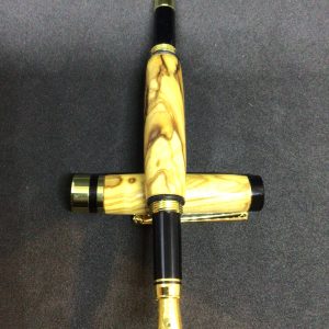 Handcrafted Italian Olive wood fountain pen