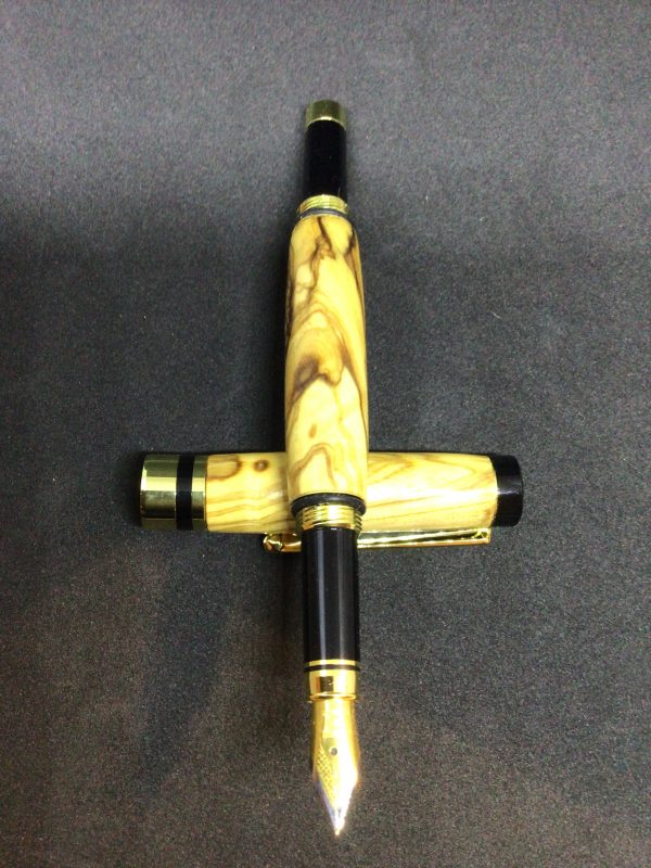 Handcrafted Italian Olive wood fountain pen