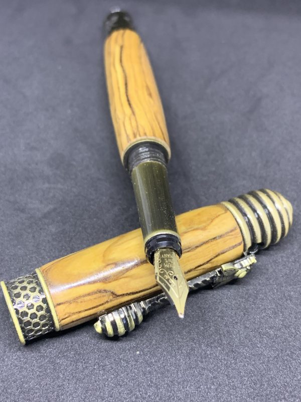 Italian Olivewood fountain pen with HoneyBee fittings - Image 6