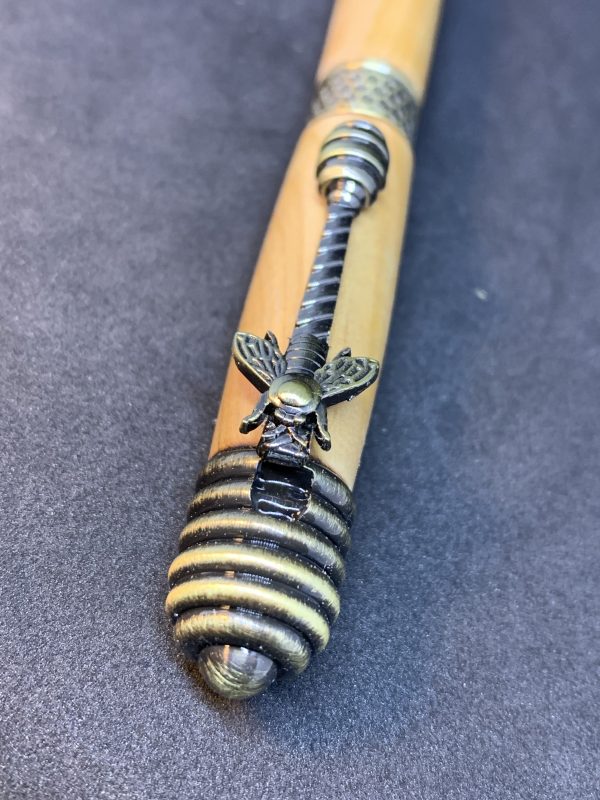 HoneyBee Ballpoint Pen in Italian Olive wood - Image 3