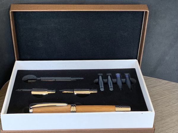 Jack Daniels Oak Calligraphy set with 3 nibs, chrome finish, and presentation box. - Image 7
